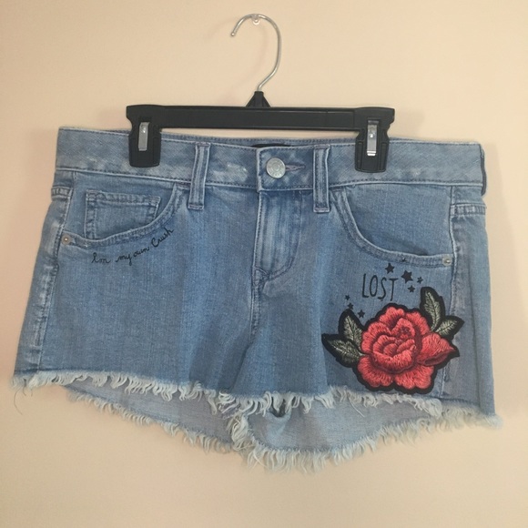 Express Rose Shorts - Picture 2 of 8
